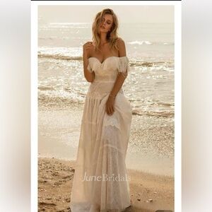NWT Boho Off-the-Shoulder Wedding Dress/engagement